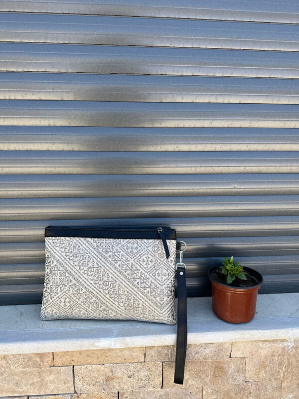 The Benchrif Elegance Clutch - Image 2