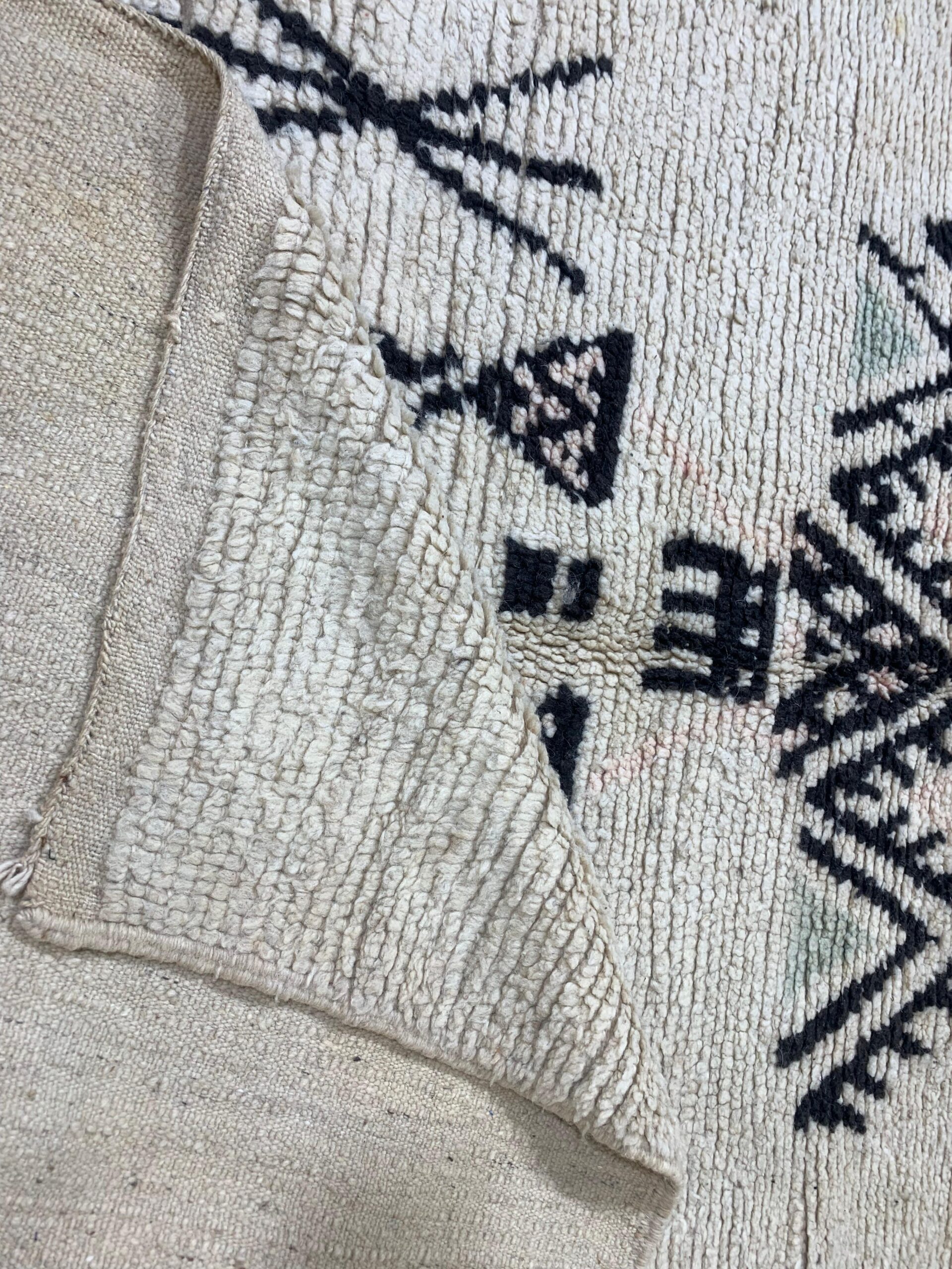 Cream Geometric Tribal Pattern Handwoven Rug - Image 5