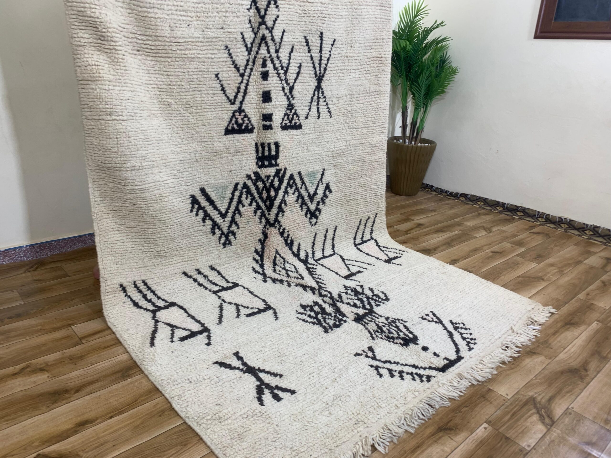 Cream Geometric Tribal Pattern Handwoven Rug - Image 6