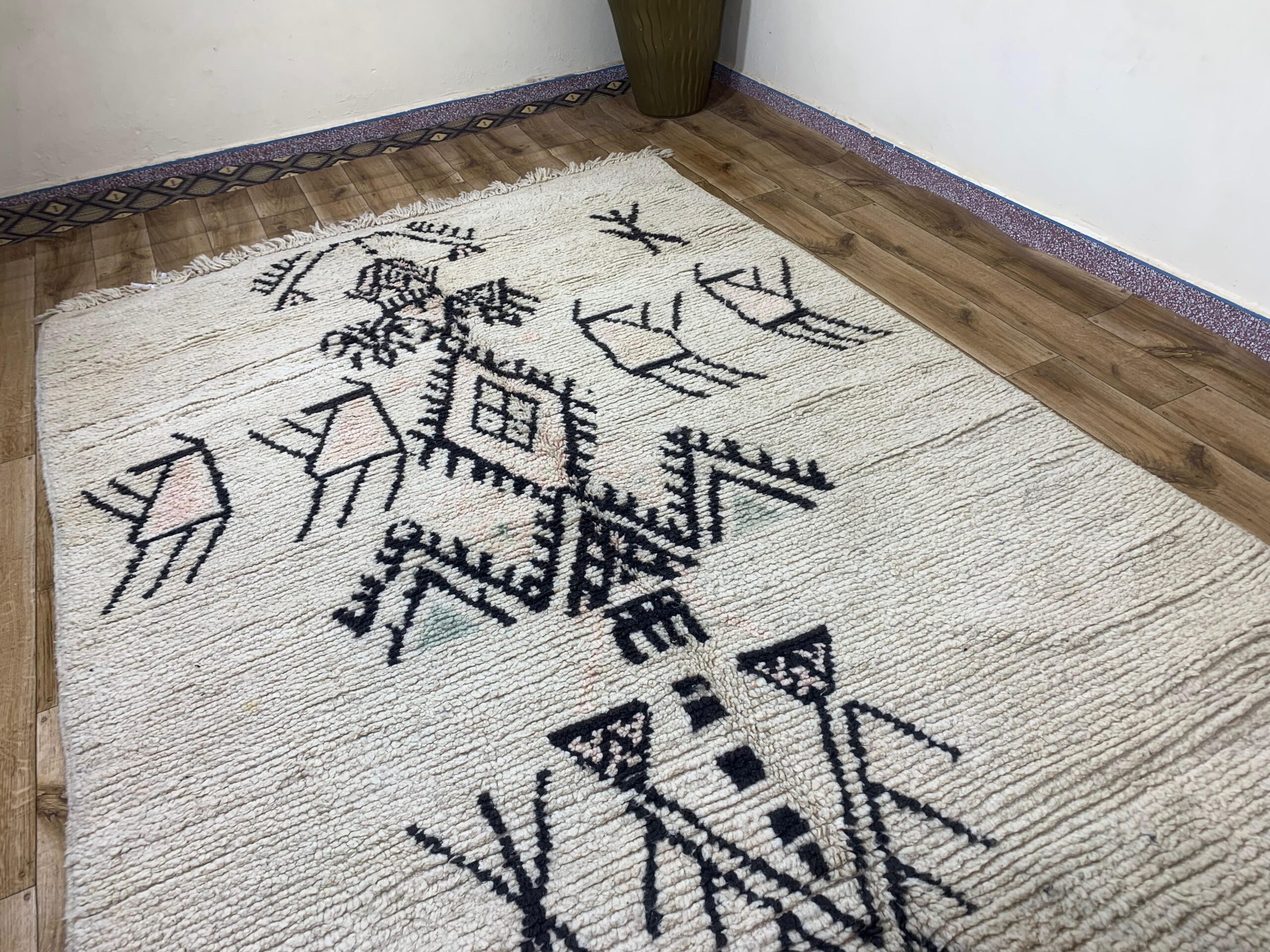 Cream Geometric Tribal Pattern Handwoven Rug - Image 7