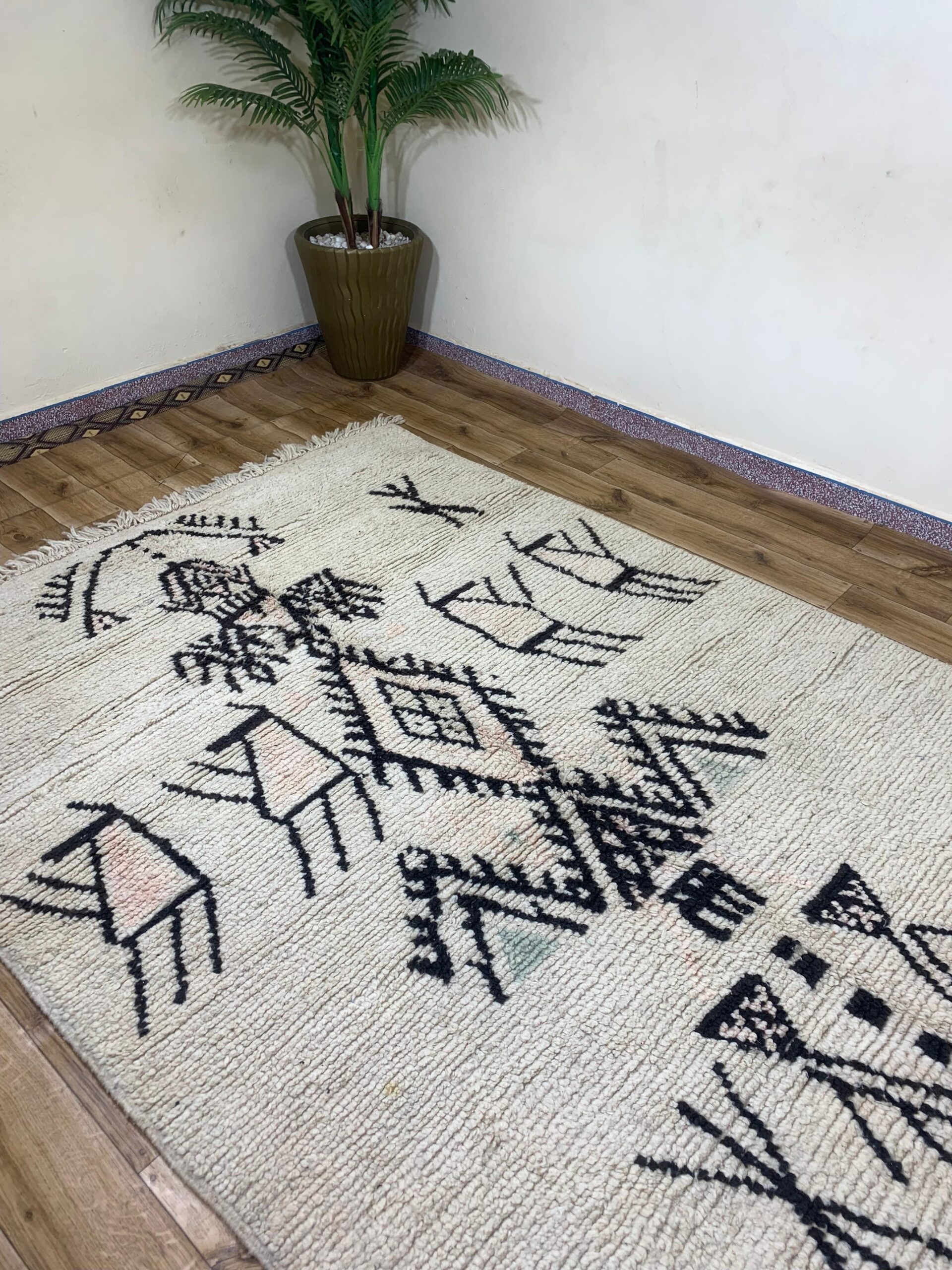 Cream Geometric Tribal Pattern Handwoven Rug - Image 9